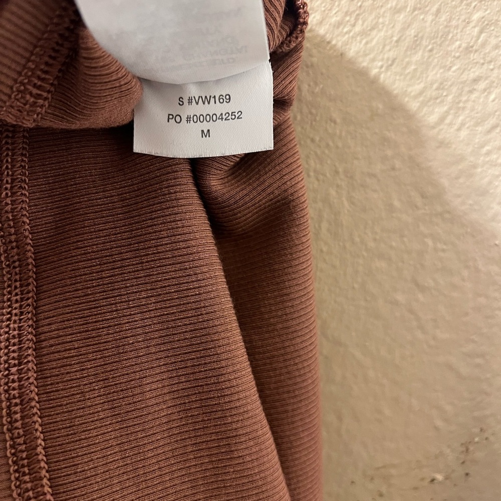 Vuori Ribbed Short Sleeve Crewneck Top - Brown size M - Picture 4 of 4
